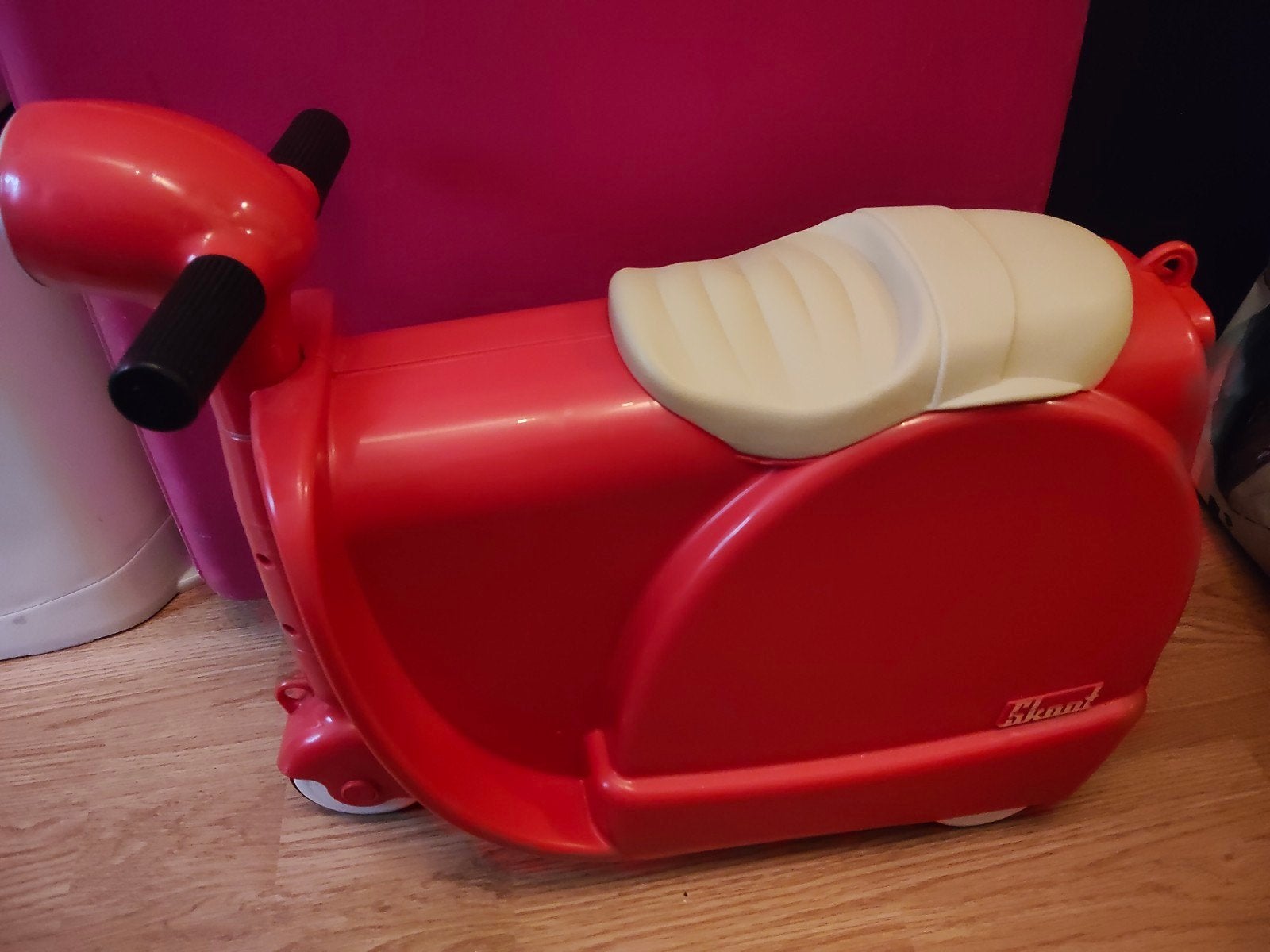 Rode Skoot kinderkoffer/loopfiets, Ophalen, Gebruikt