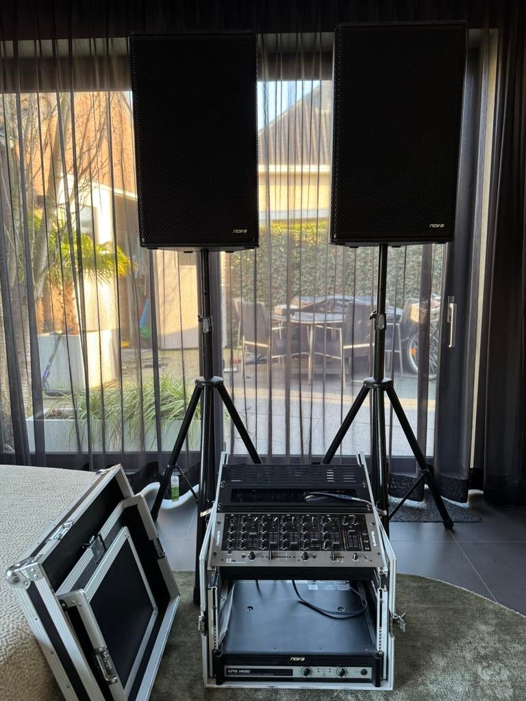 Nova 15VS PA set met versterkerrack, Numark mixer en acc, Overige typen, Zo goed als nieuw, 120 watt of meer, Ophalen