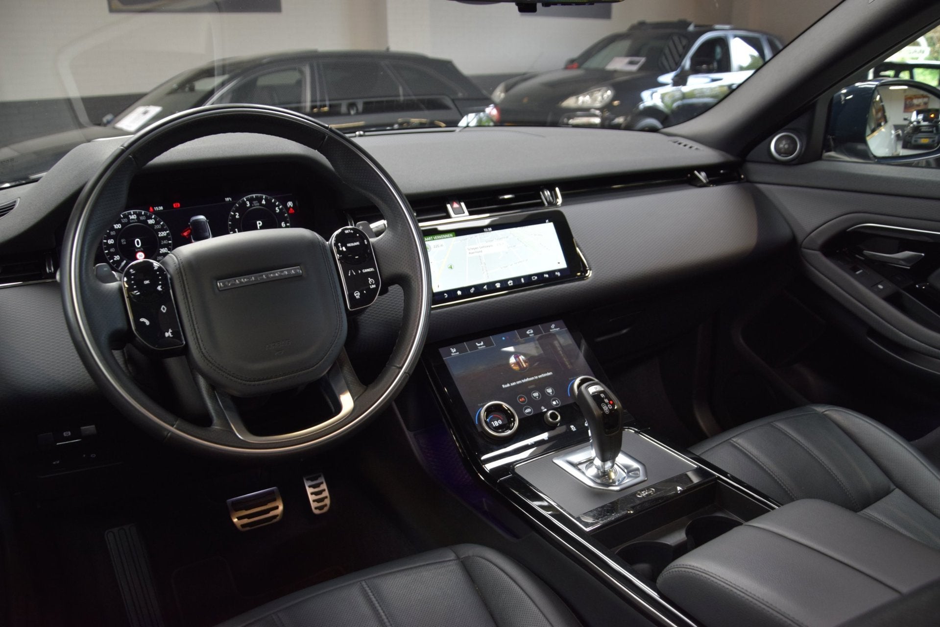 Land Rover Range Rover Evoque 2.0 P200 AWD R-Dynamic Navi|Pa, Auto's, Dealer onderhouden, 1800 kg, 4 cilinders, Wit