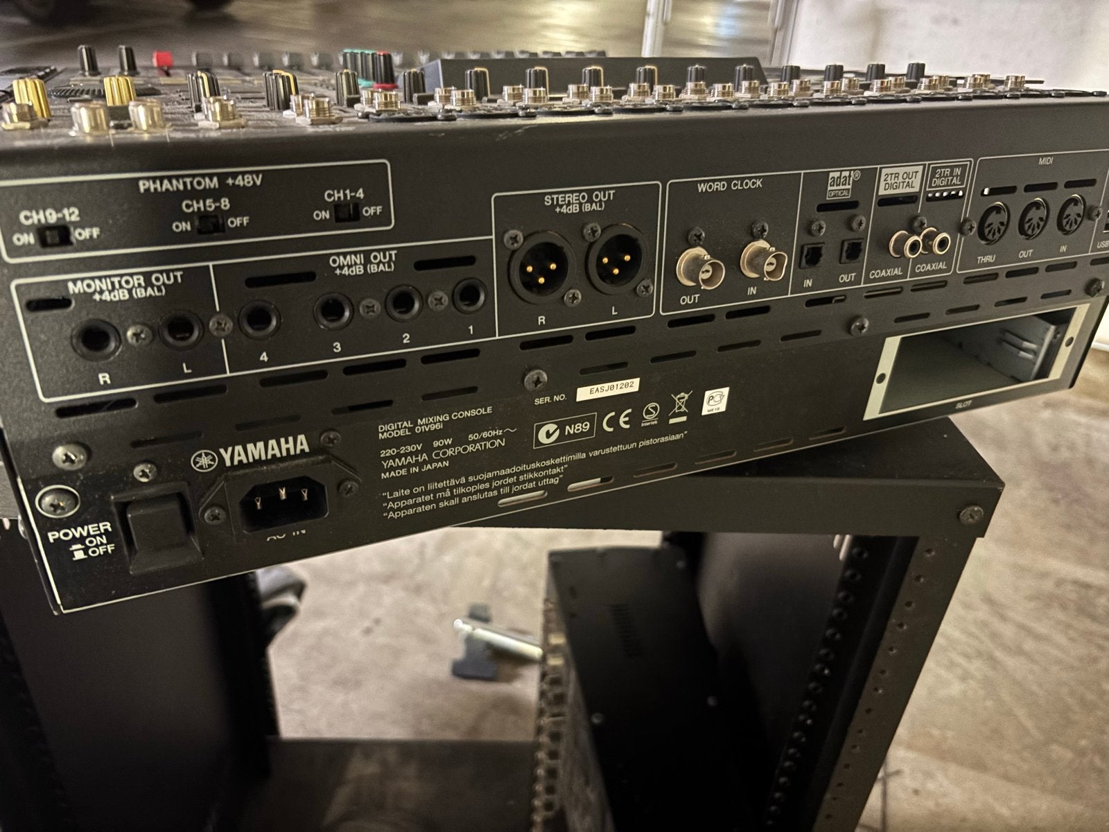 Yamaha 01v96i 16-kanaals digitale mixer/interface, Ophalen, Gebruikt, 10 tot 20 kanalen, Microfooningang