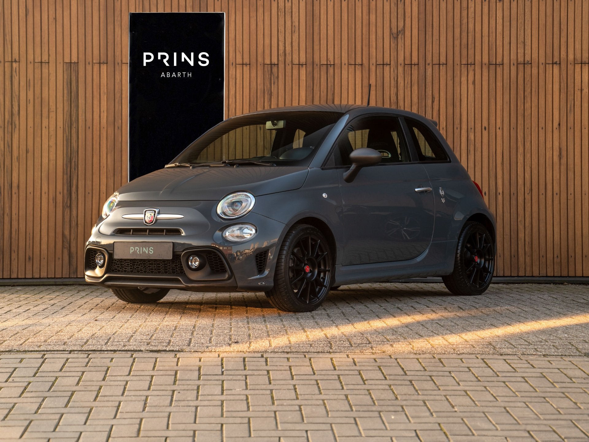 Fiat 500 Abarth 595 70th Anniversary (bj 2019), Auto's, Fiat, Voorwielaandrijving, 145 pk, Stof, Gebruikt