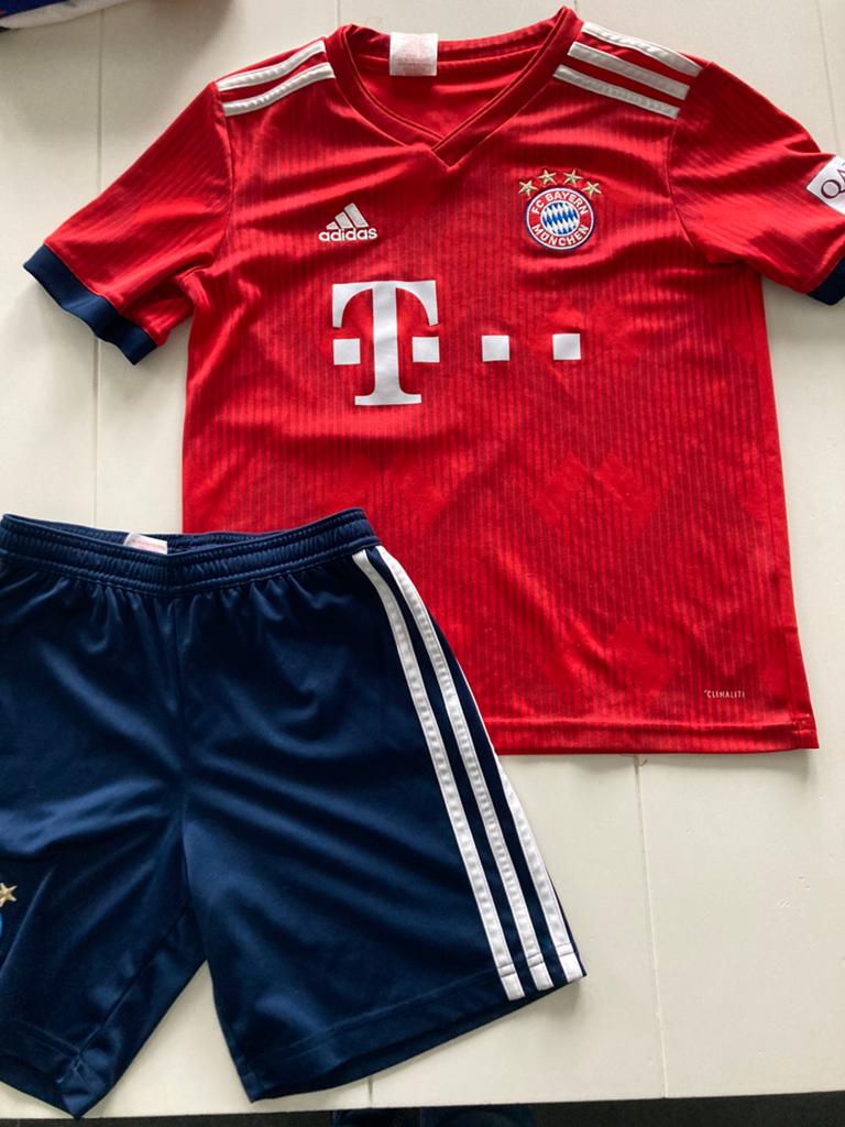 Setje Bayern München, Kinderen en Baby's, Kinderkleding | Maat 140, Ophalen of Verzenden