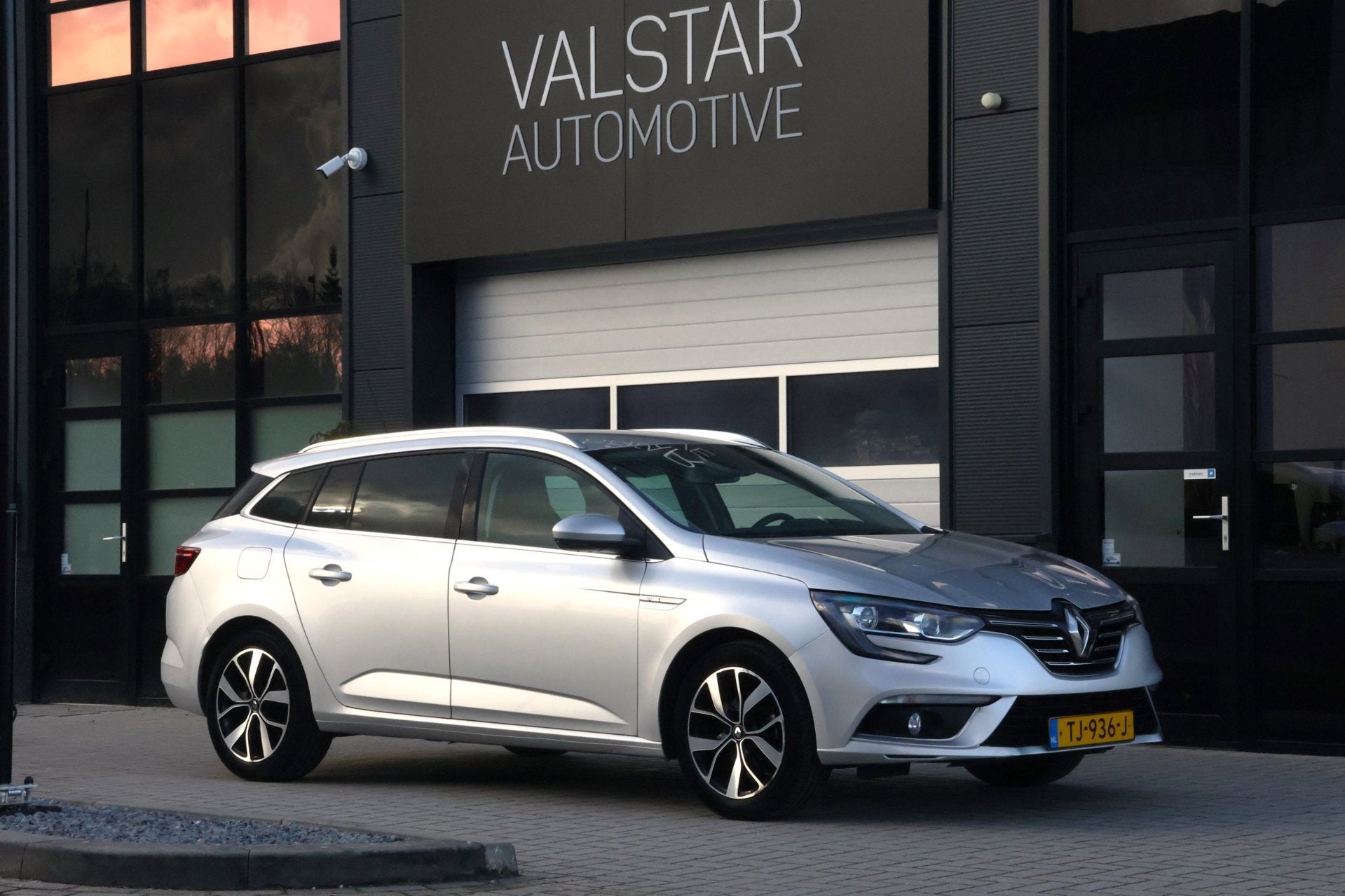 Renault Mégane Estate 1.3 TCe Bose | massage stoelen | LED, Voorwielaandrijving, Stoelverwarming, Gebruikt, Euro 6