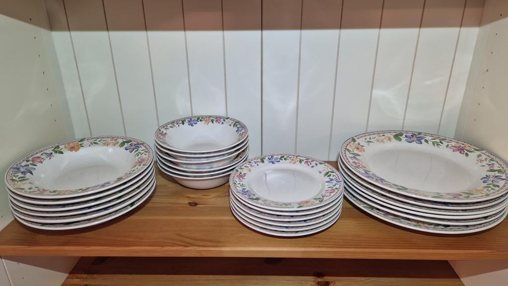 Alpine Spring servies 24-delig, Huis en Inrichting, Keuken | Servies, Ophalen, Porselein, Overige stijlen, Bord(en)