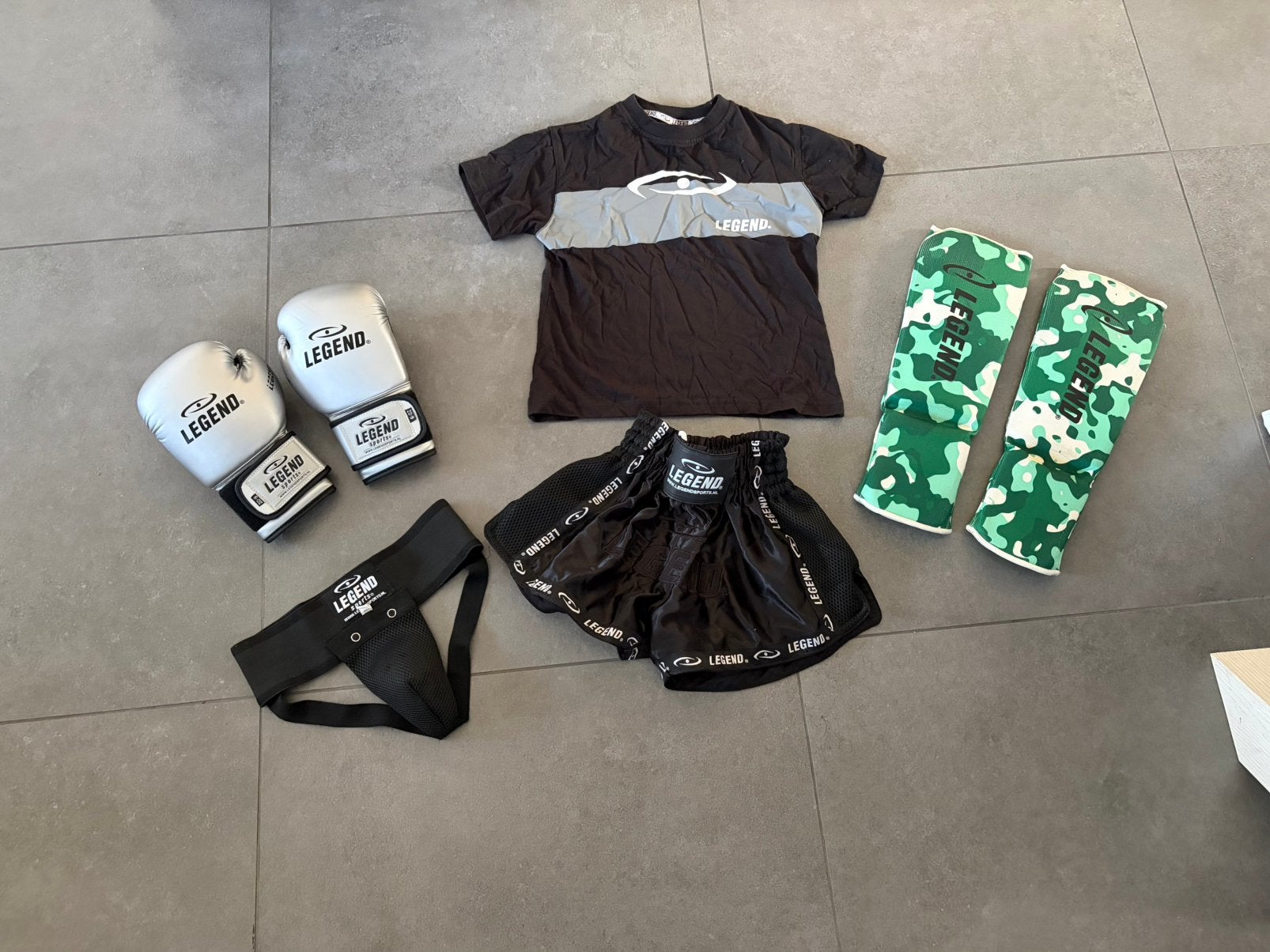 Kickboks set Legend, Overige, Maat XS of kleiner, Vechtsportmateriaal, Ophalen of Verzenden