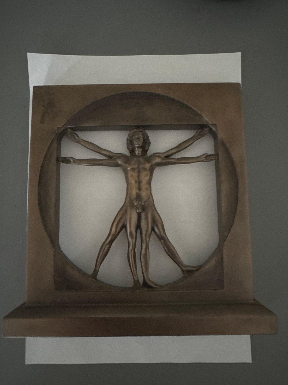Vitruviusman sculptuur - Leonardo da Vinci, Ophalen, 20 - 50 cm, Beeld, Bruin