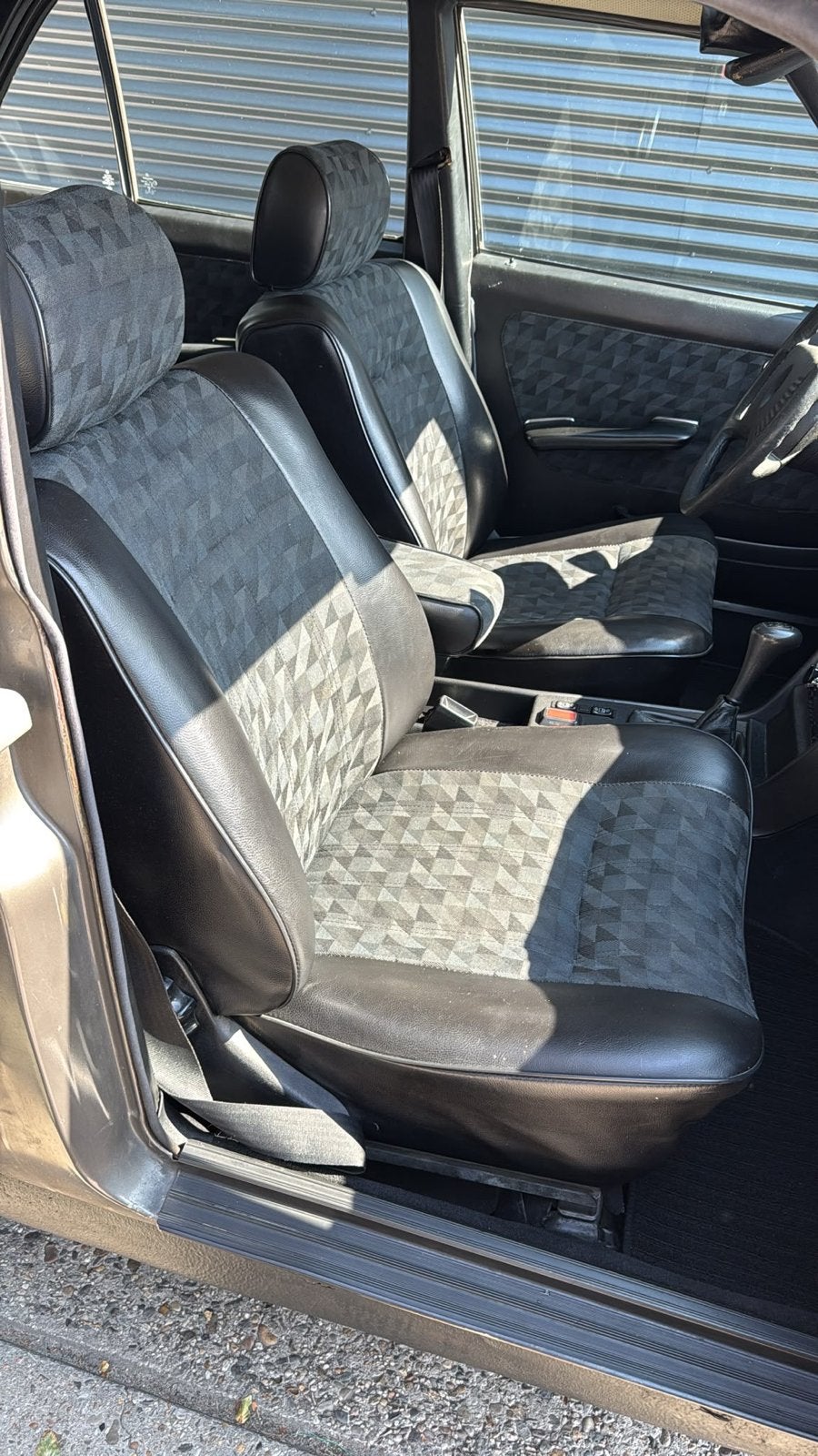 Mercedes-Benz 230 W123 Grijs, foto 4