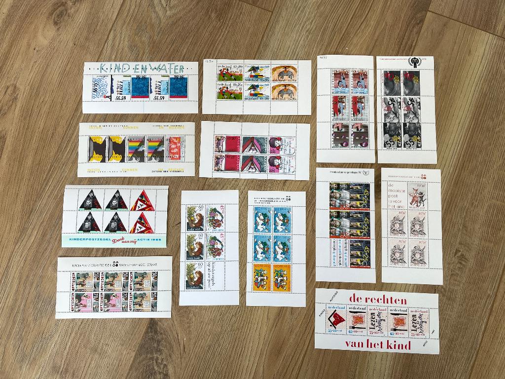 13 velletjes Kinderpostzegels (postfris) - Jaren 70 en 80, Postzegels en Munten, Ophalen of Verzenden, Na 1940, Postfris