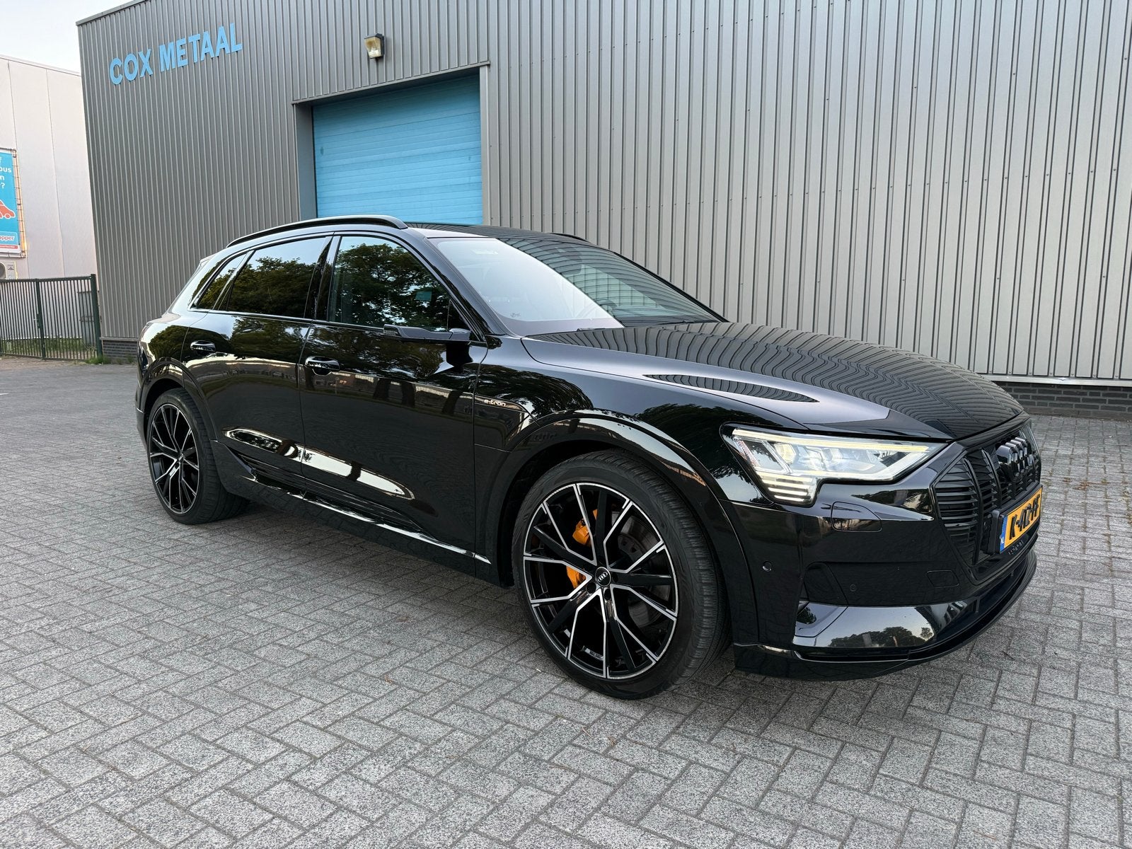 Audi e-tron 55 Quattro 360pk 2019 Zwart, Auto's, Audi, Automaat, 131 €/maand, Parkeerassistent, 1800 kg