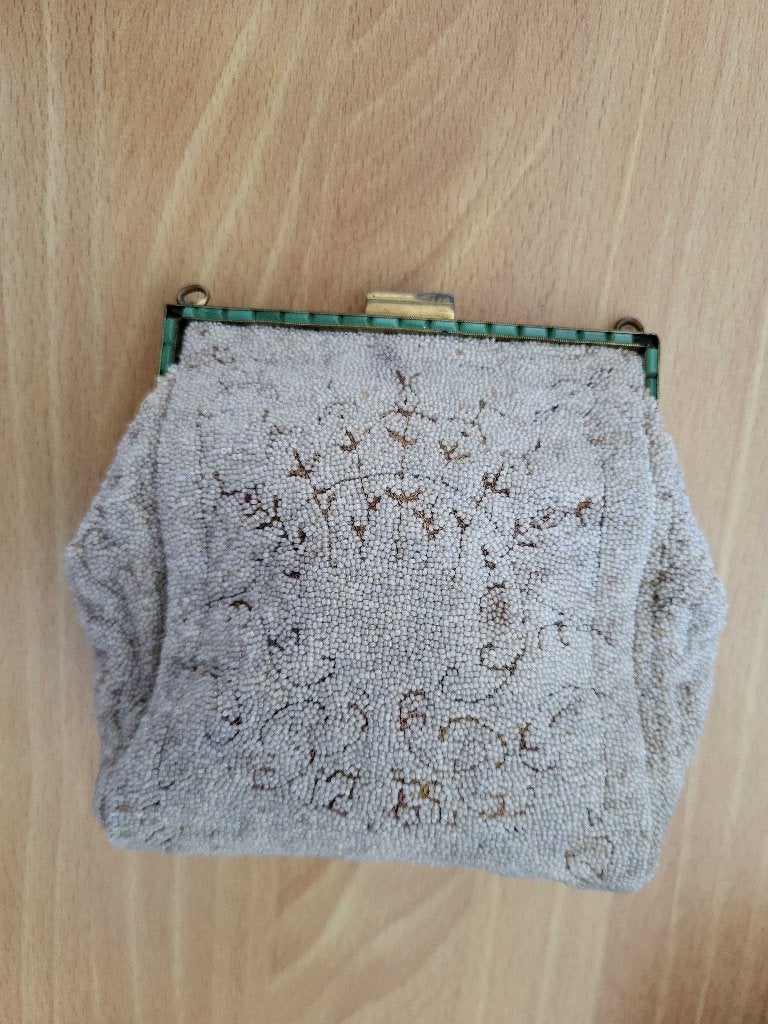Vintage kralentasje kralenbeurs met smaragd-groene steentjes, Antiek en Kunst, Antiek | Kleding en Accessoires, Ophalen of Verzenden
