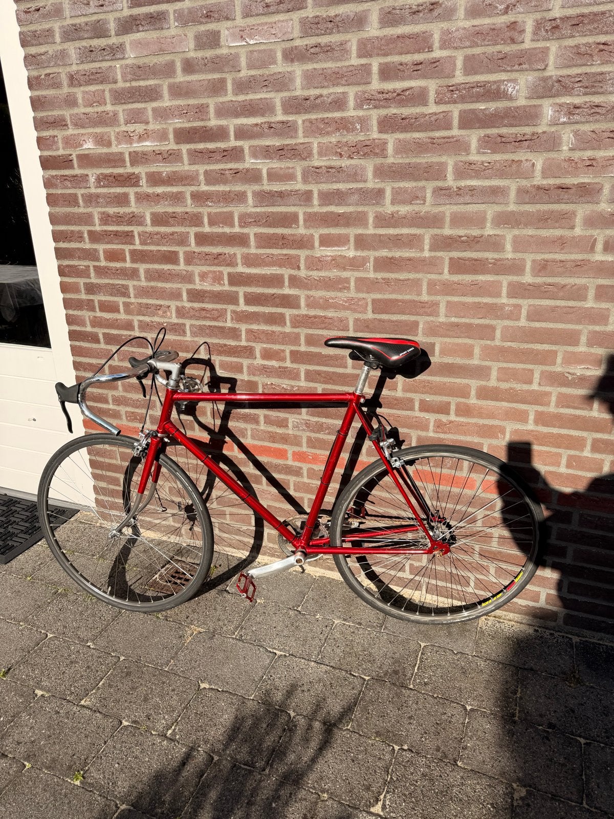 Opknapper!! rode racefiets zonder versnellingen, Fietsen en Brommers, Fietsen | Racefietsen, Gebruikt, Staal, Velgrem, Ophalen