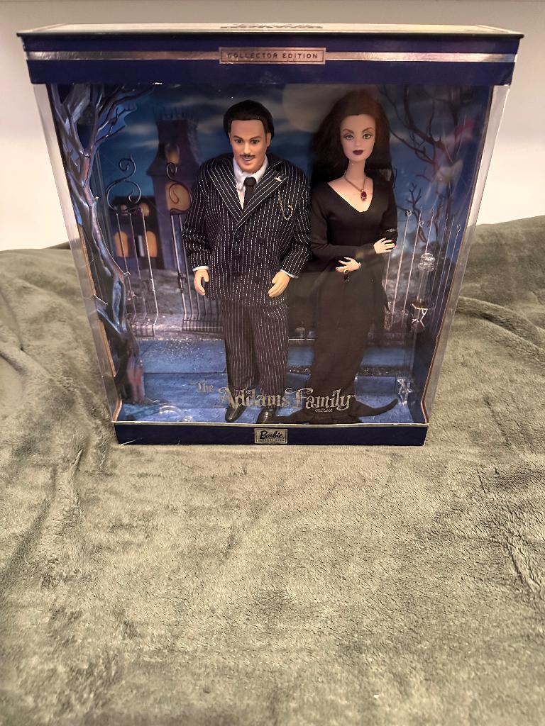 The Addams family Morticia and Gomez barbieset, ongeopend, Ophalen of Verzenden, Nieuw, Film, Actiefiguur of Pop