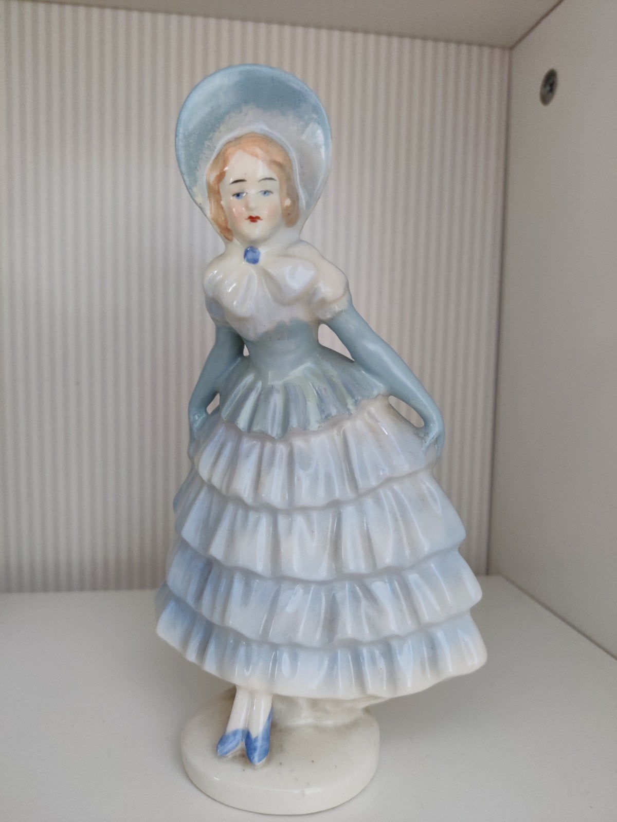 Antiek brocante beeldje dame biedermeier jurk, Ophalen of Verzenden
