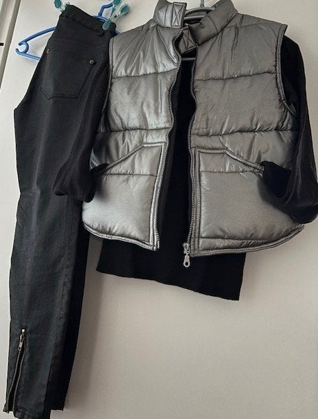 Combinatie XS zilveren bodywarmer & strakke broek & trui, Ophalen of Verzenden, Nieuw, Maat 34 (XS) of kleiner, Sjaal