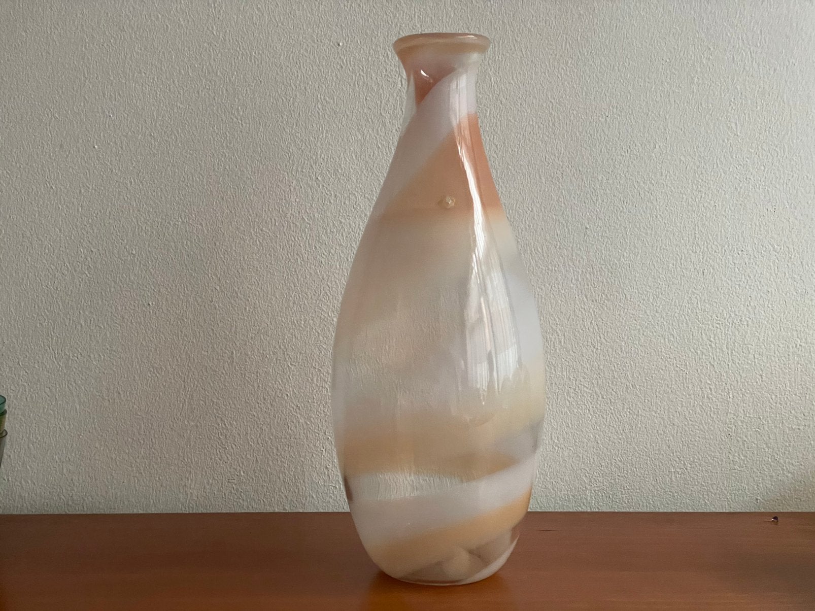 Floris Meydam: serica flesvaas opaal en oranje 30 cm ca.1954, Antiek en Kunst, Ophalen of Verzenden