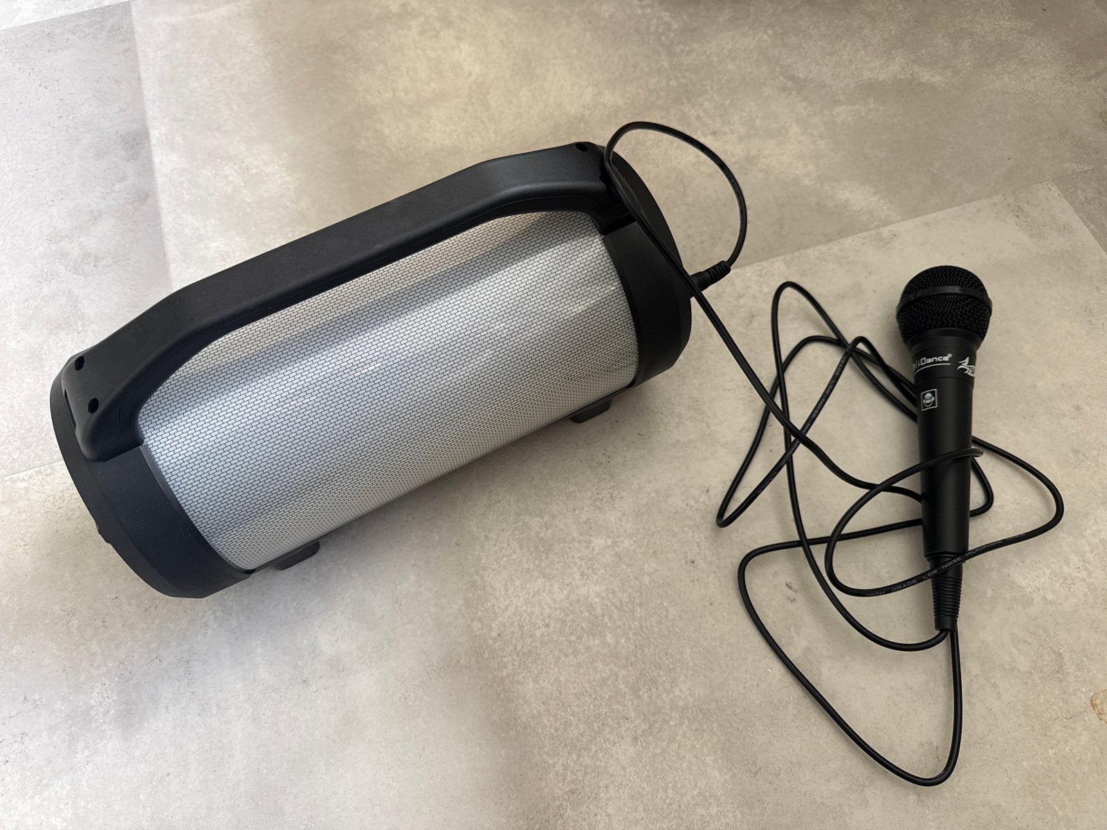 iDance Audio Karaoke Systeem met Microfoon en Lichteffecten, Ophalen, Zo goed als nieuw, Complete set