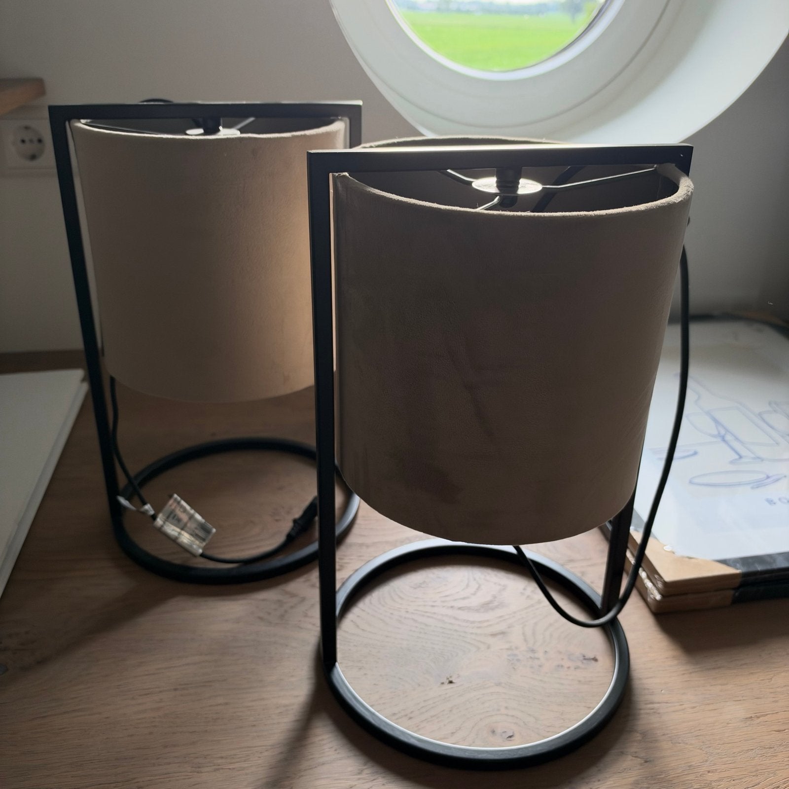 2x Nachtkastlampjes Zwart met Beige Fluweel, Ophalen, Gebruikt, Nachtlamp, Metaal