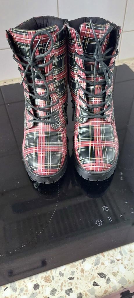Leuke enkel laarzen, Kleding | Dames, Schoenen, Lage of Enkellaarzen, Ophalen of Verzenden, Zo goed als nieuw, Rood