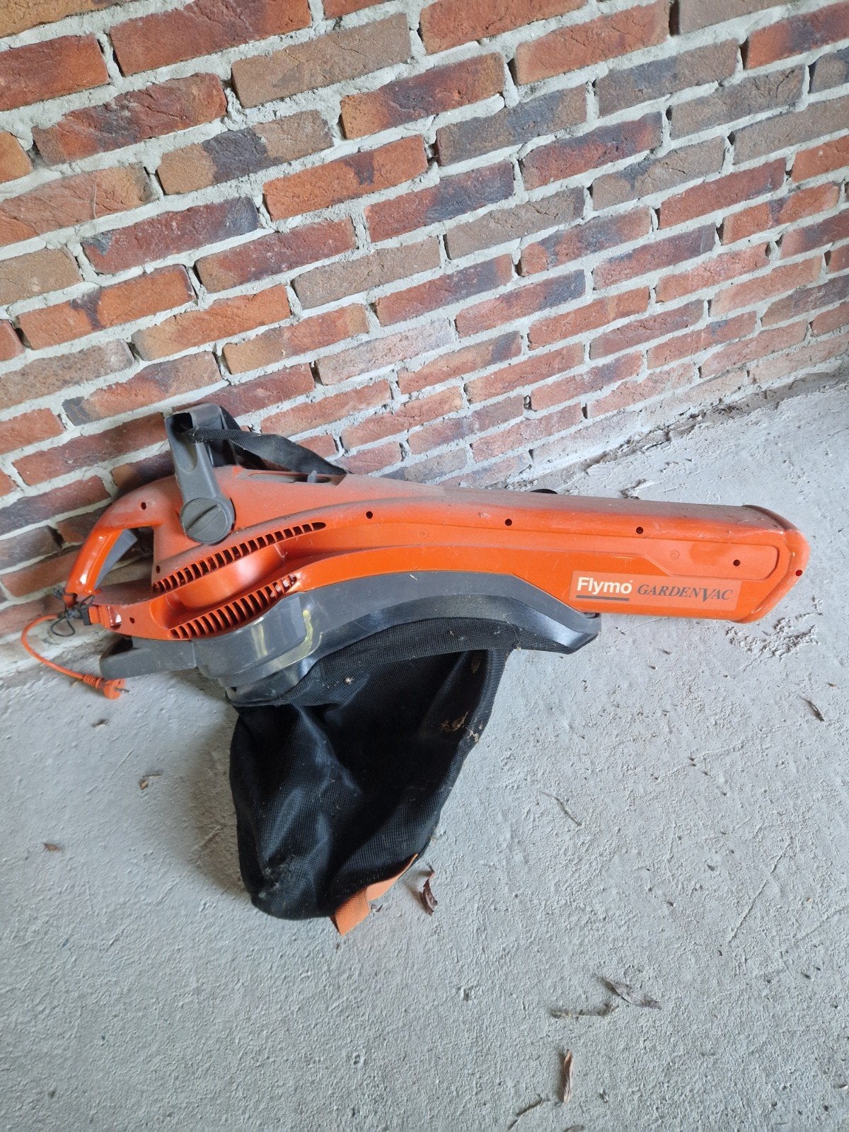 Flymo GARDENVAC Bladblazer/Bladzuiger - Elektrisch, Tuin en Terras, Ophalen, Gebruikt, Met opvangzak, Handgedragen