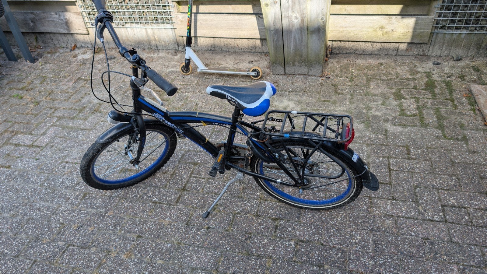 kinderfietsje 4 en 8 jaar oud, Fietsen en Brommers, Trommelrem, Ophalen, Overige merken, 16 tot 20 inch