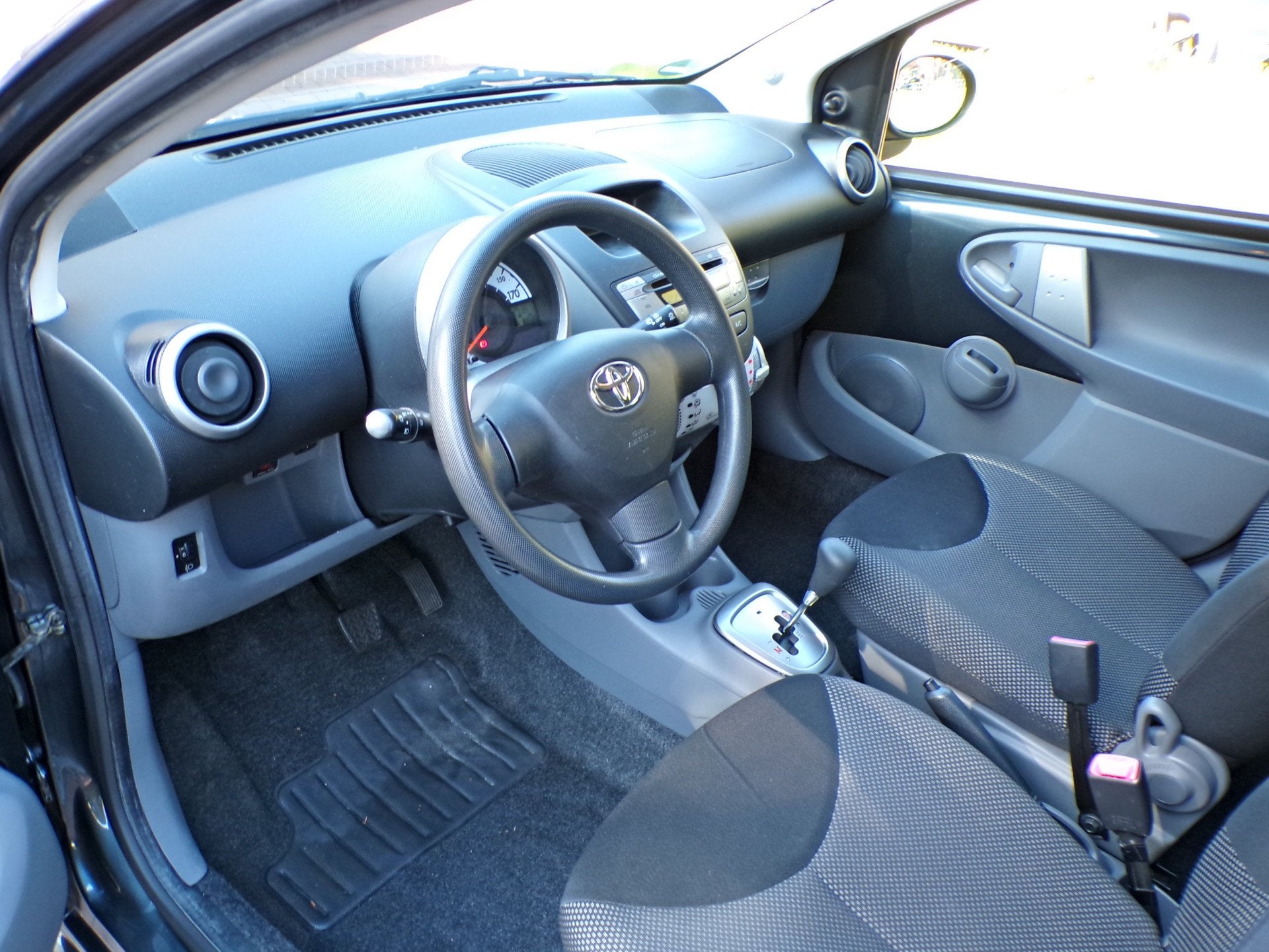 Toyota Aygo 1.0-12V Comfort AUTOMAAT ORG KM NAP AANTOONBAAR., Auto's, Dealer onderhouden, Gebruikt, 4 stoelen, 68 pk