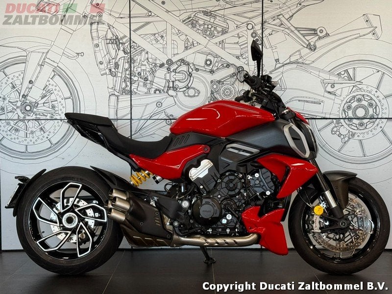 Ducati DIAVEL V4 (bj 2026), Motoren, Meer dan 35 kW, Overig, 1158 cc, Gebruikt