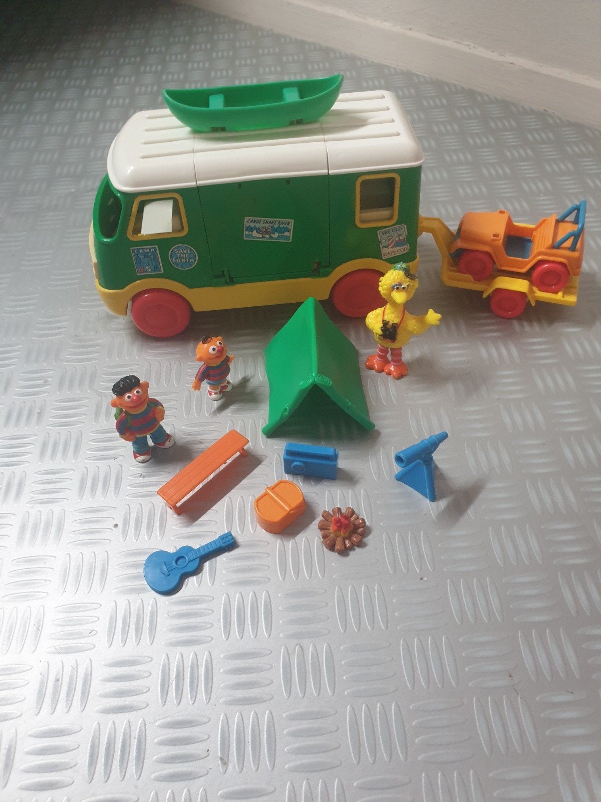 Vintage Sesamstraat Camper met figuren en accessoires, Ophalen of Verzenden, Gebruikt