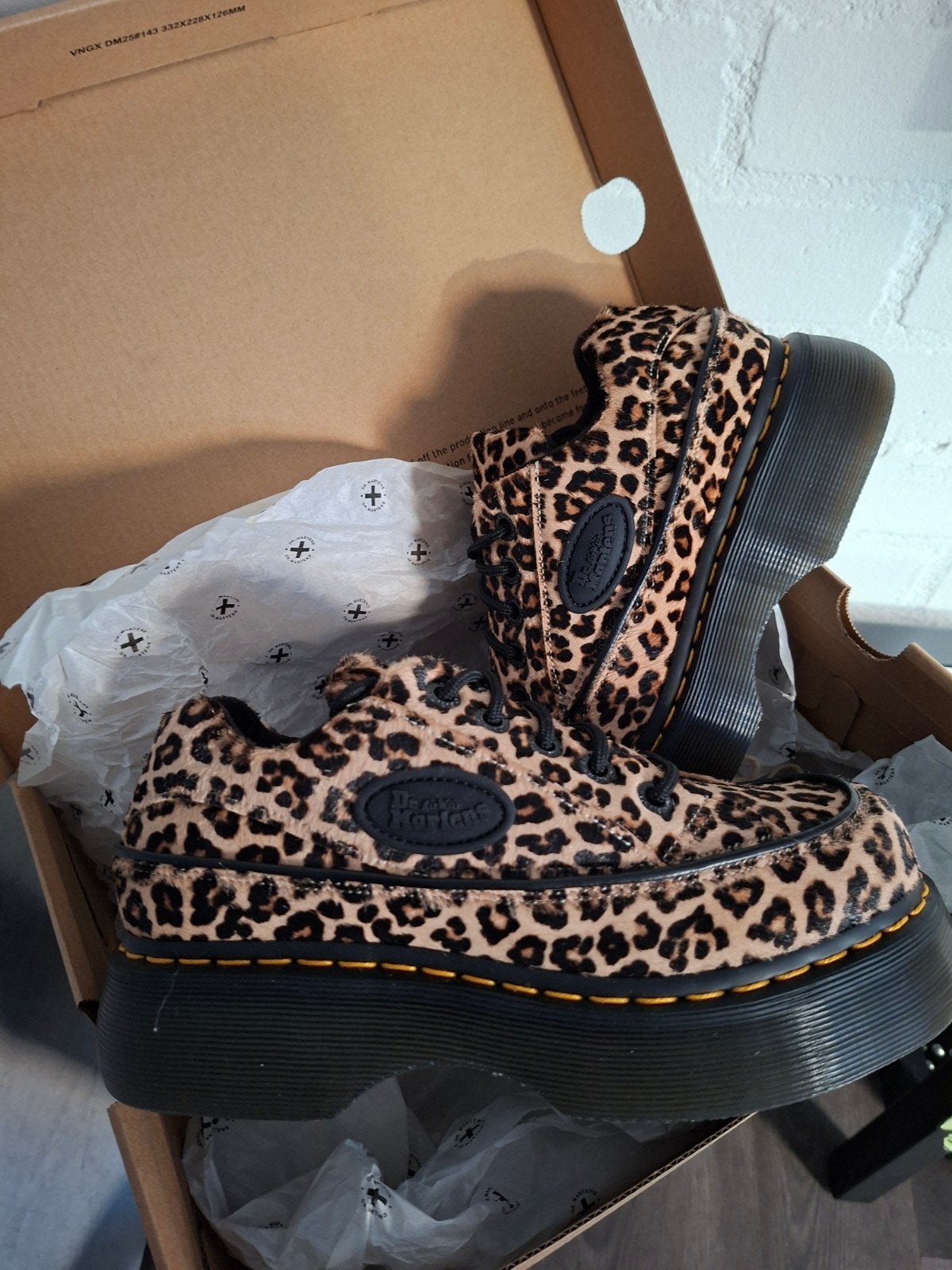 Dr. Martens Buzz 51, Mini Leopard Spot Hair On Maat: 41, Beige, Lage of Enkellaarzen, Nieuw, Ophalen of Verzenden