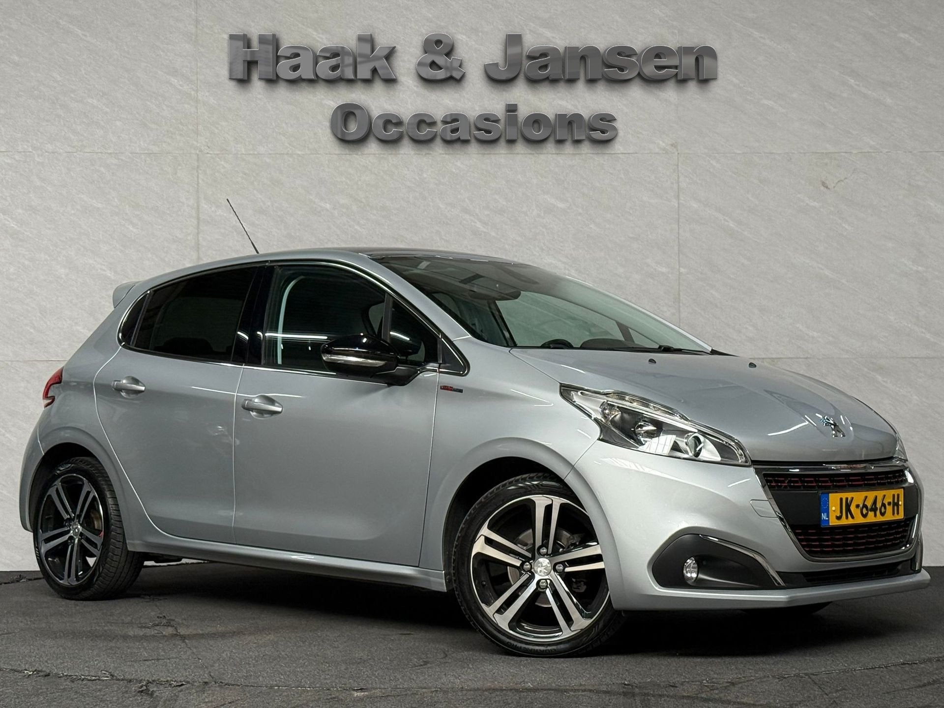 Peugeot 208 1.2 PureTech GT-line Automaat Nap km! Pano, Gebruikt, 1199 cc, 49 €/maand, Origineel Nederlands