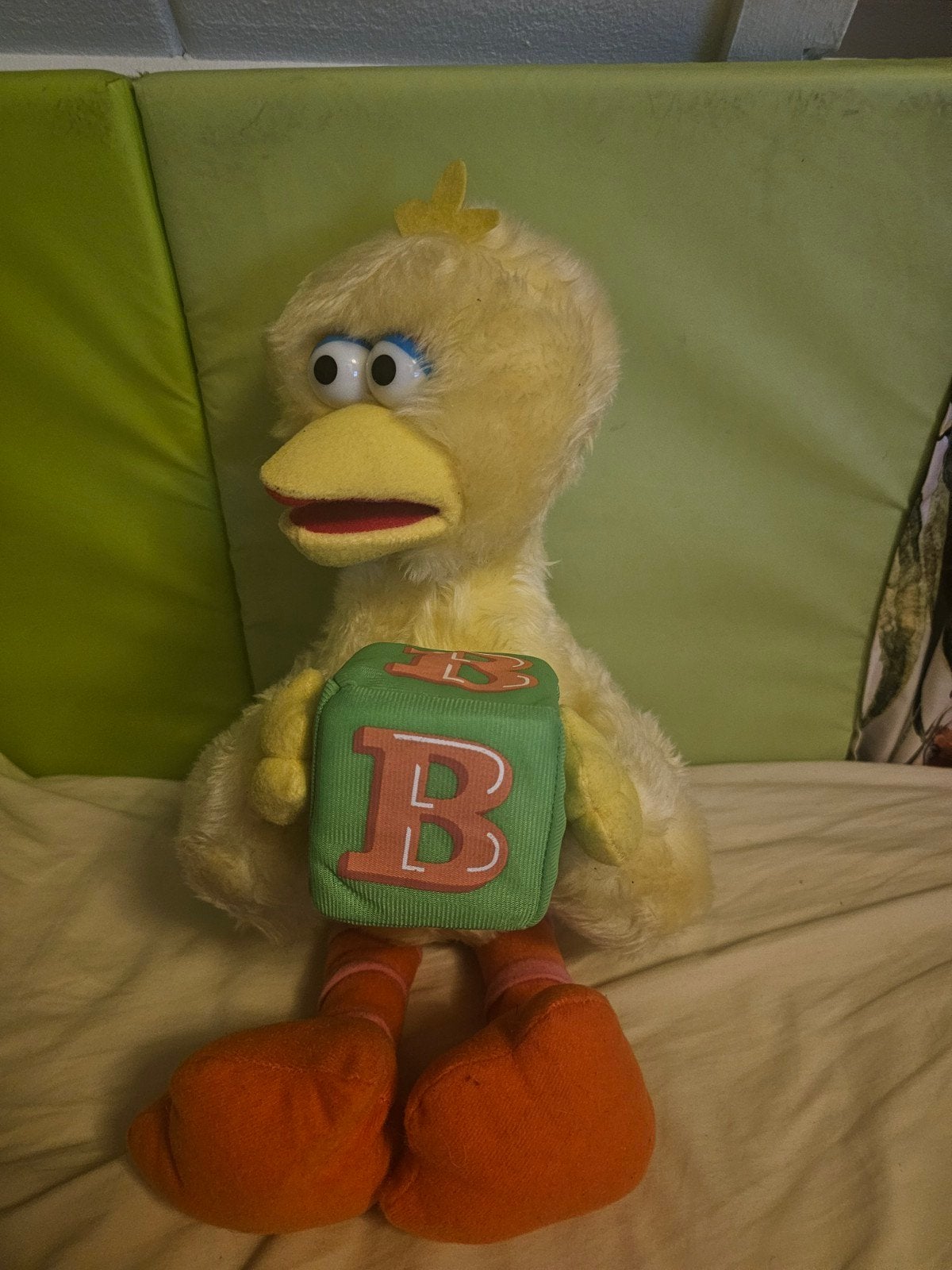 Grote Gele Vogel Sesamstraat knuffel met 'B' blok, Gebruikt, Overige merken, Overige typen, Ophalen of Verzenden