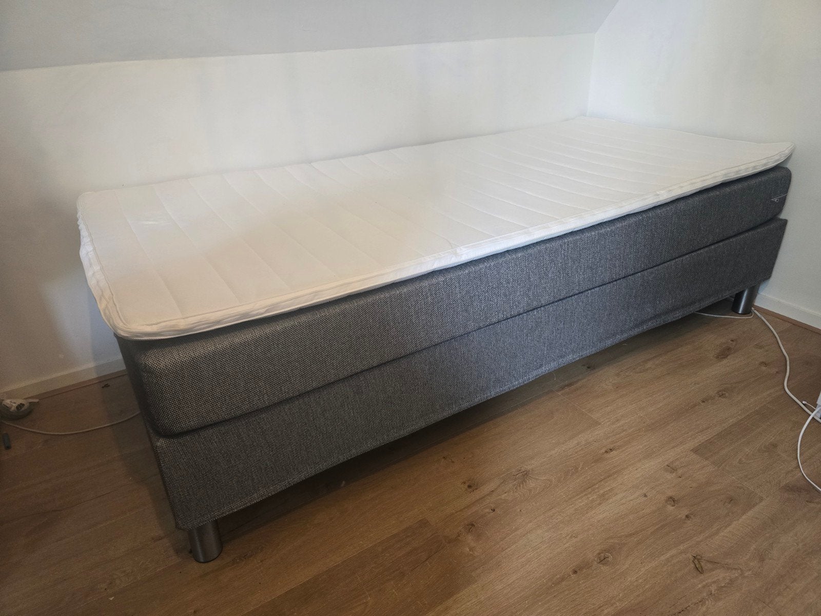 Boxspring 90x200cm grijs, zo goed als nieuw, Ophalen, 90 cm, Eenpersoons, Zo goed als nieuw