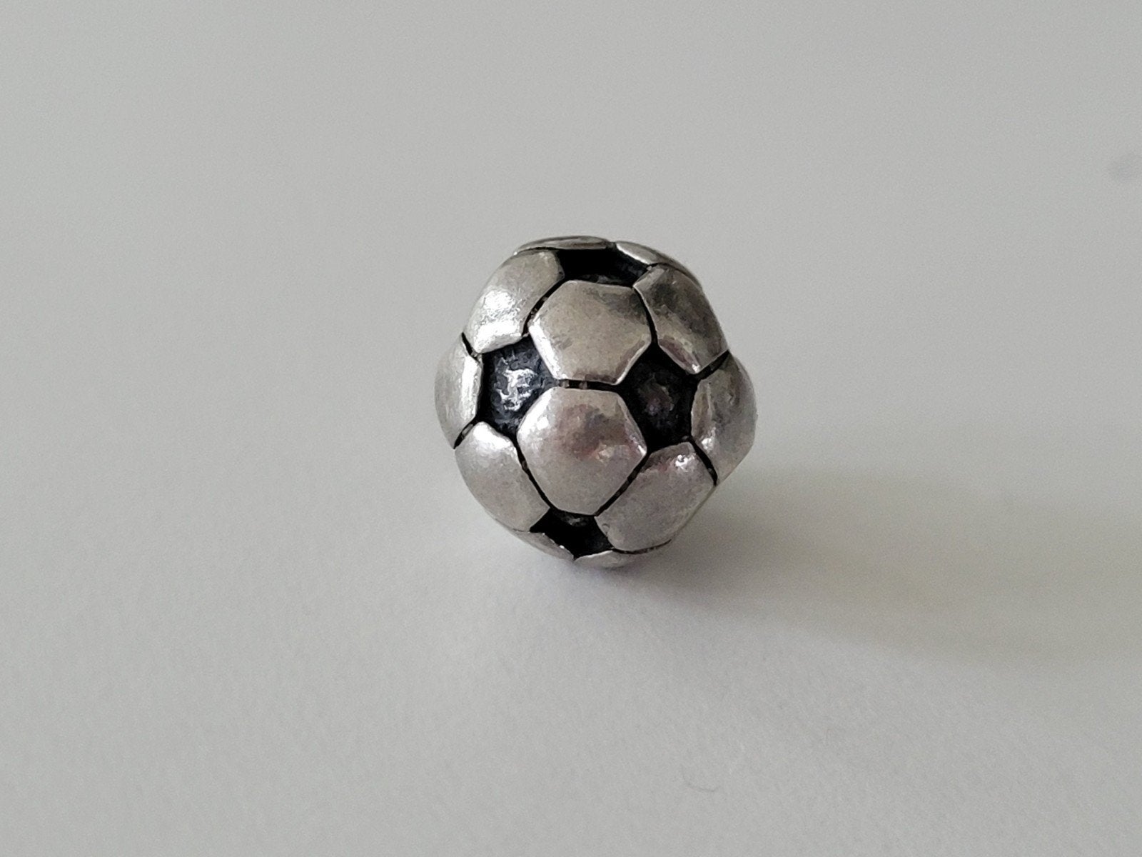 Trollbeads voetbal (11519), Ophalen of Verzenden, Nieuw, Zilver, Trollbeads
