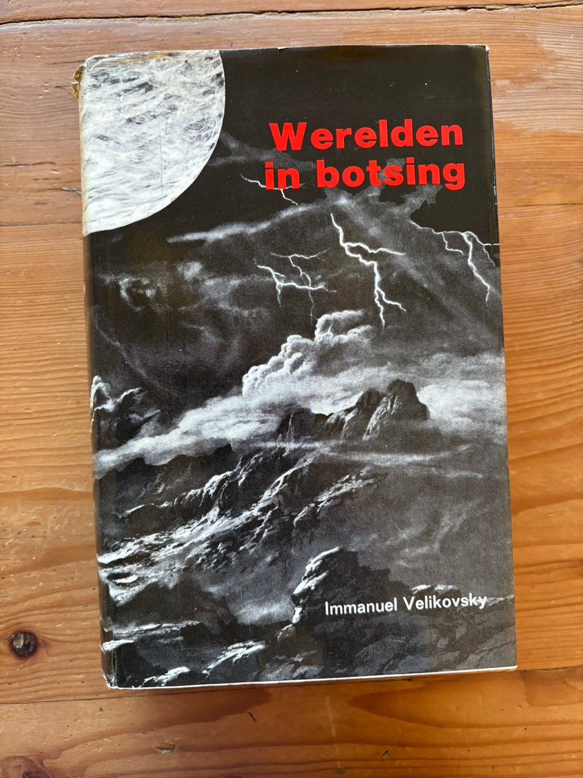 Immanuel Velikosky - Werelden in botsing, Boeken, Ophalen of Verzenden, Gelezen, Achtergrond en Informatie