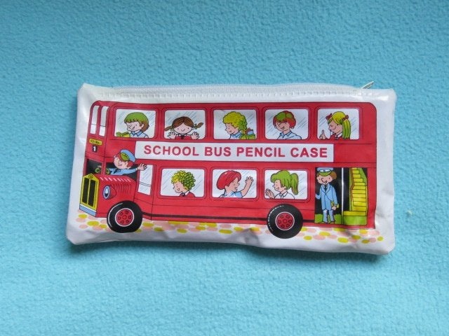 Plastic etui met schoolbus erop, Ophalen of Verzenden, Gebruikt, Knutselen