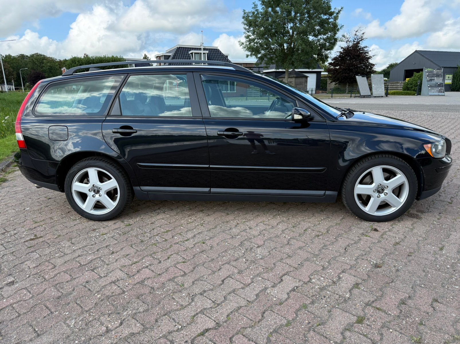 Volvo V50 2.4 D5 Geartronic 2006 Zwart, Zwart, Stationwagon, Diesel, Onderhoudsboekje