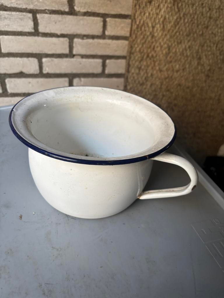 Antieke emaille pot/ po, Ophalen