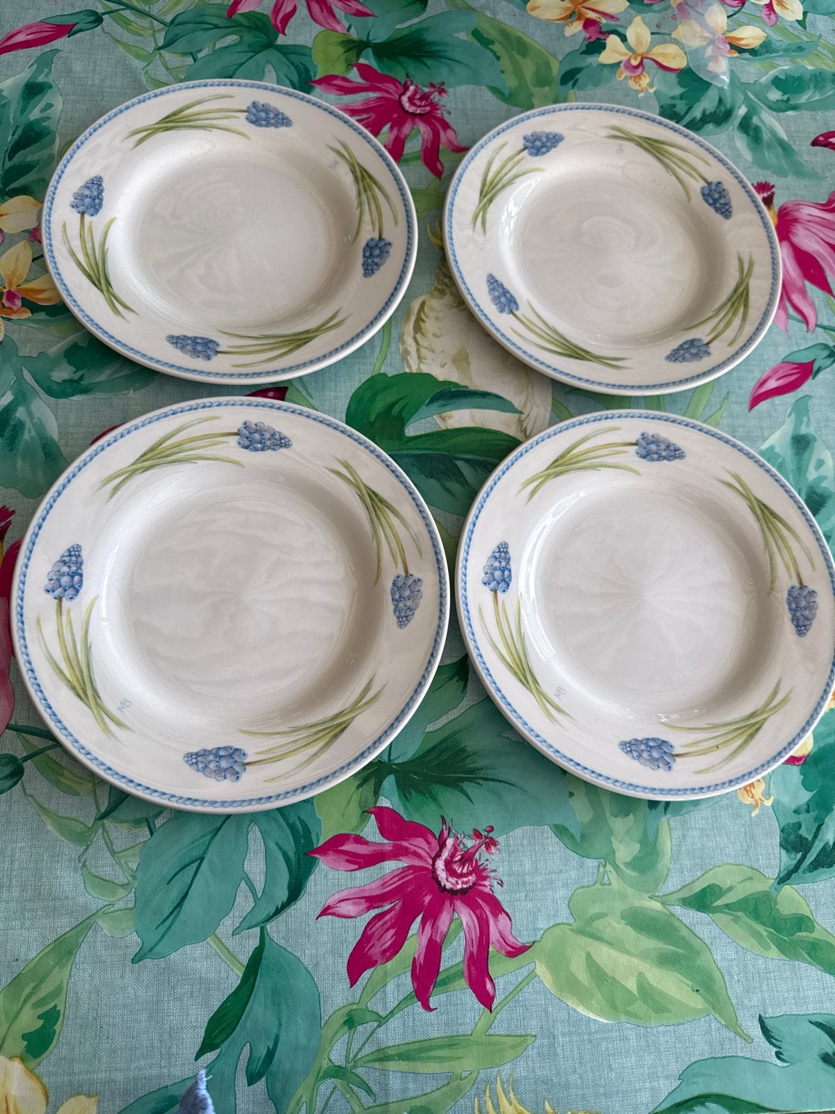4 Royal Stafford Libelle Forget-me-not borden 21cm., Keramiek, Ophalen of Verzenden, Zo goed als nieuw, Bord(en)