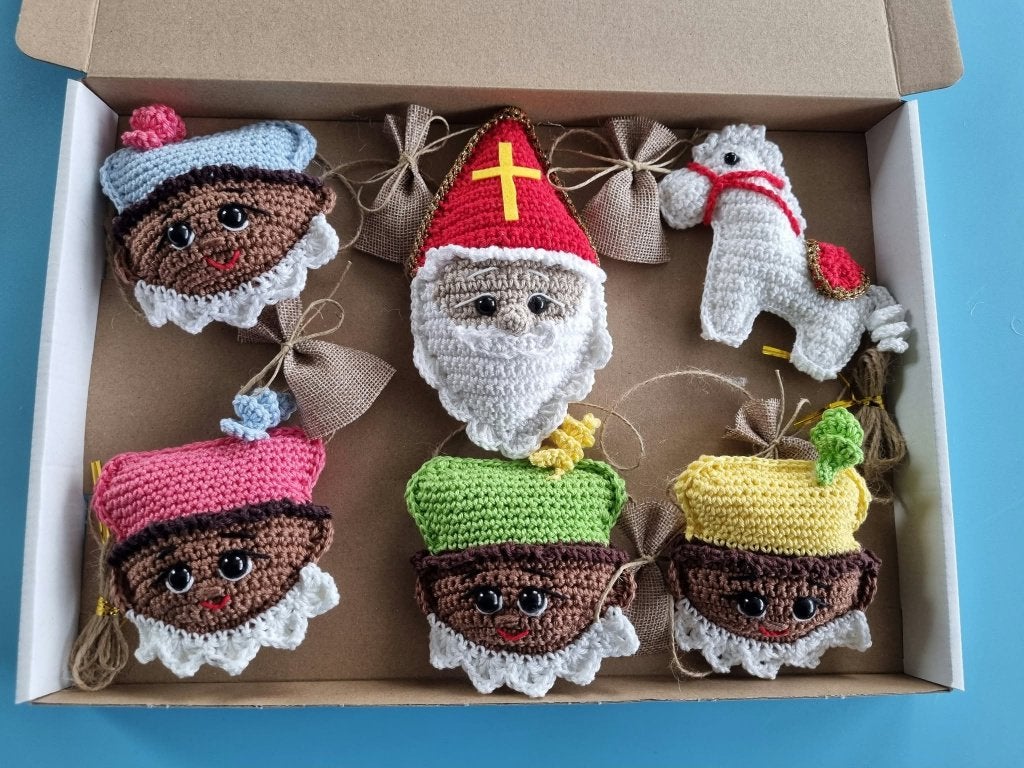 Leuke gehaakte Sint en piet slinger €25,00 excl. verzendkst, Ophalen of Verzenden, Nieuw