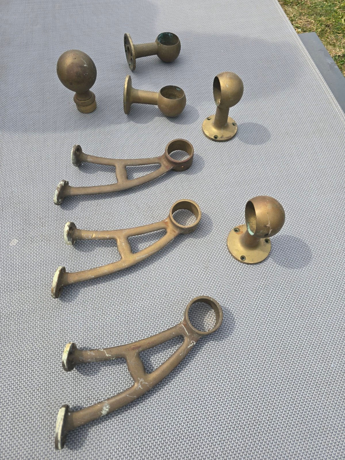 messing/bronzen gordijnroedehouders en eindknoppe, Ophalen