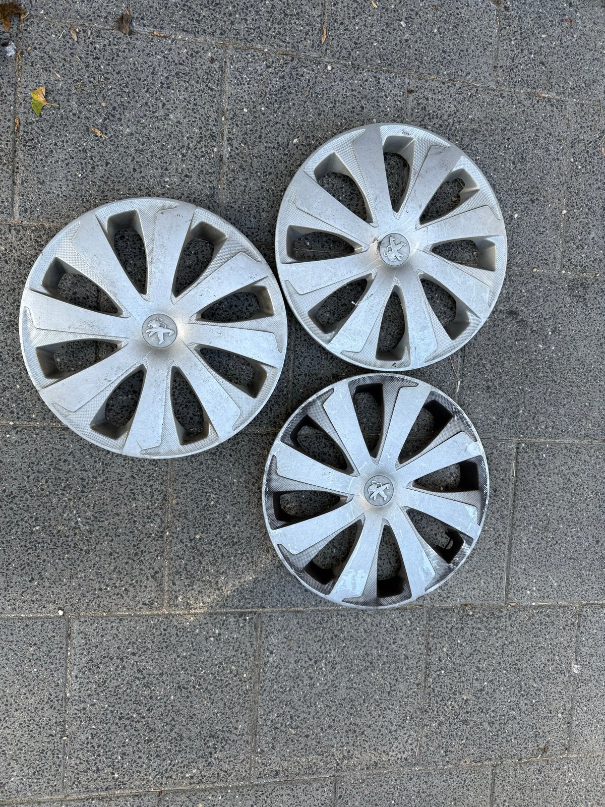 Set van 3 Peugeot wieldoppen 15 inch, Auto diversen, Ophalen, Gebruikt
