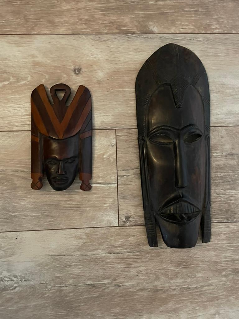 Twee afrikaanse maskers, Ophalen