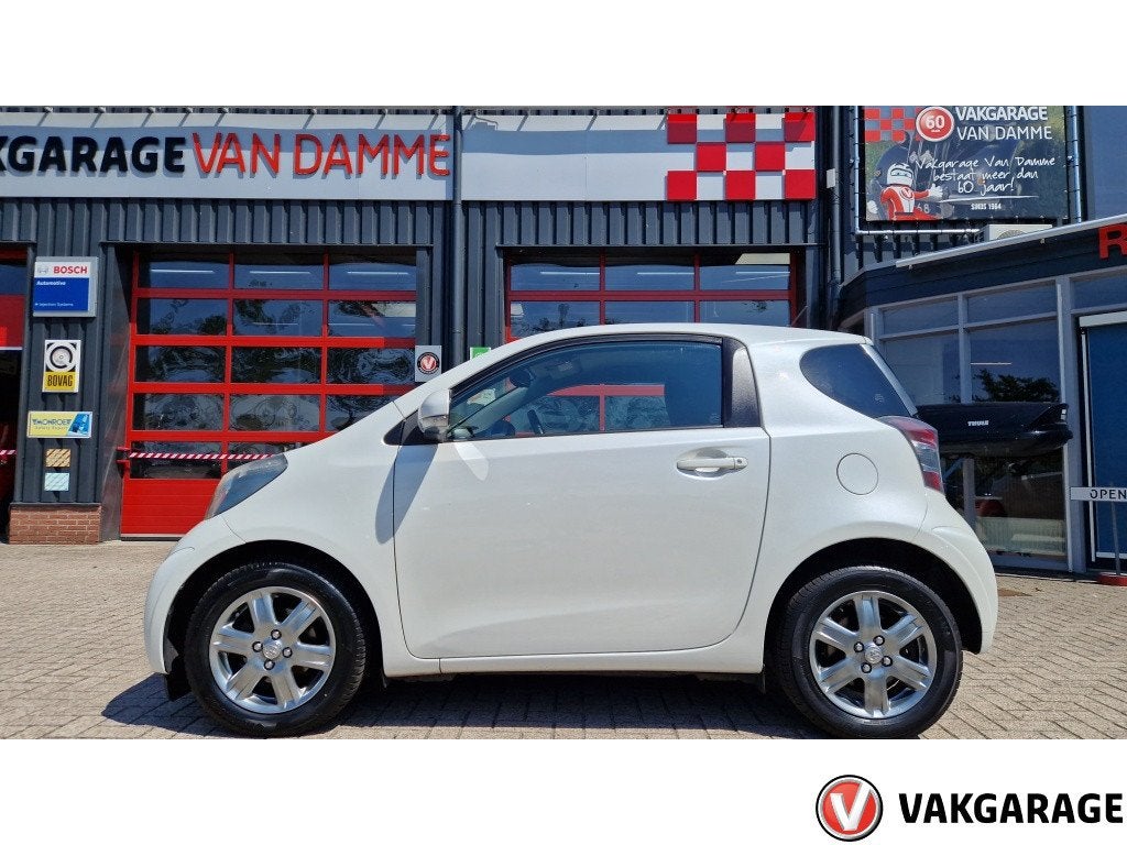Toyota iQ airco/allseason 1.0 VVTi Aspiration (bj 2009), Gebruikt, 4 stoelen, Origineel Nederlands, Bedrijf