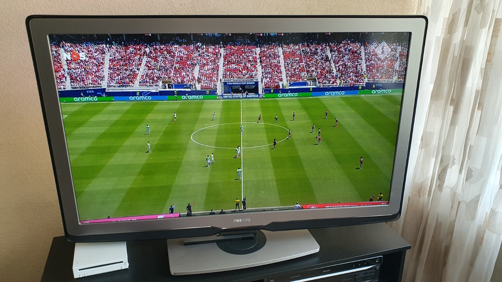 Philips 46 inch Full HD TV met Ambilight, Ophalen, Philips, 50 Hz, 100 cm of meer