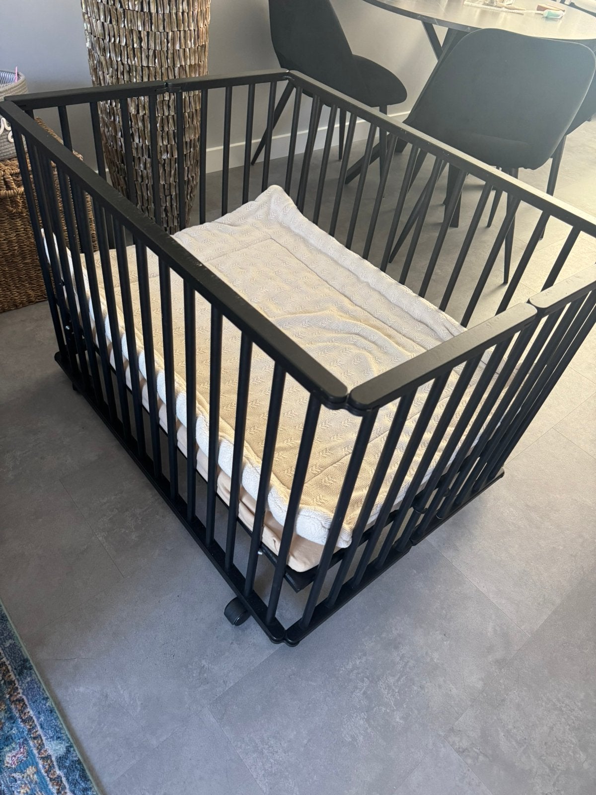 Inklapbare babybox op wielen incl. matras & hoeslaken, Ophalen, Zo goed als nieuw, Wieltjes