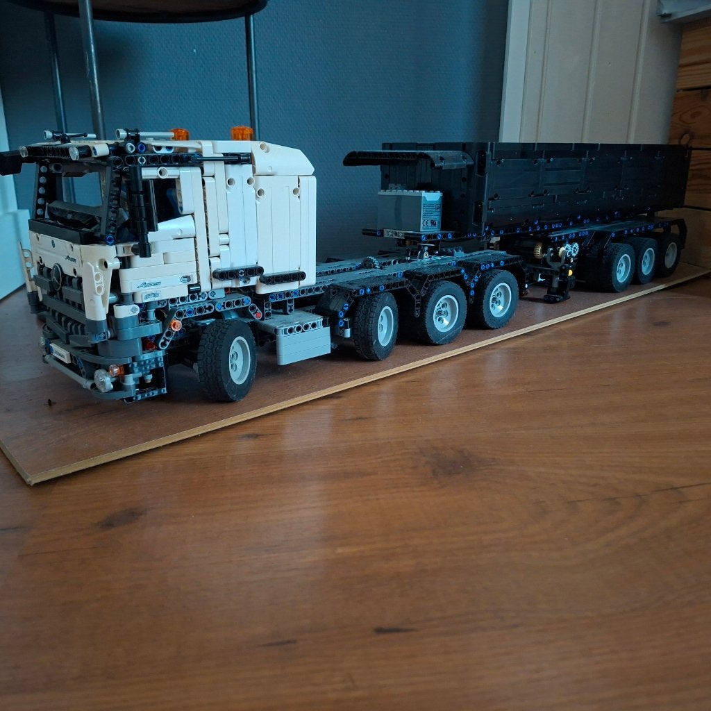 LEGO MOC vrachtwagen met kieptrailer, Hobby en Vrije tijd, Modelbouw | Auto's en Voertuigen, Gebruikt, Groter dan 1:32, Truck