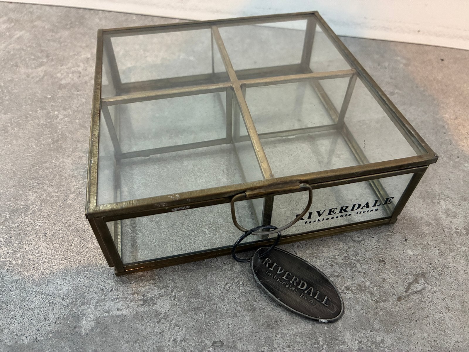 Riverdale glazen opbergdoos sieradendoos vitrinedoos glas, Ophalen of Verzenden, Zo goed als nieuw, Glas, Goud