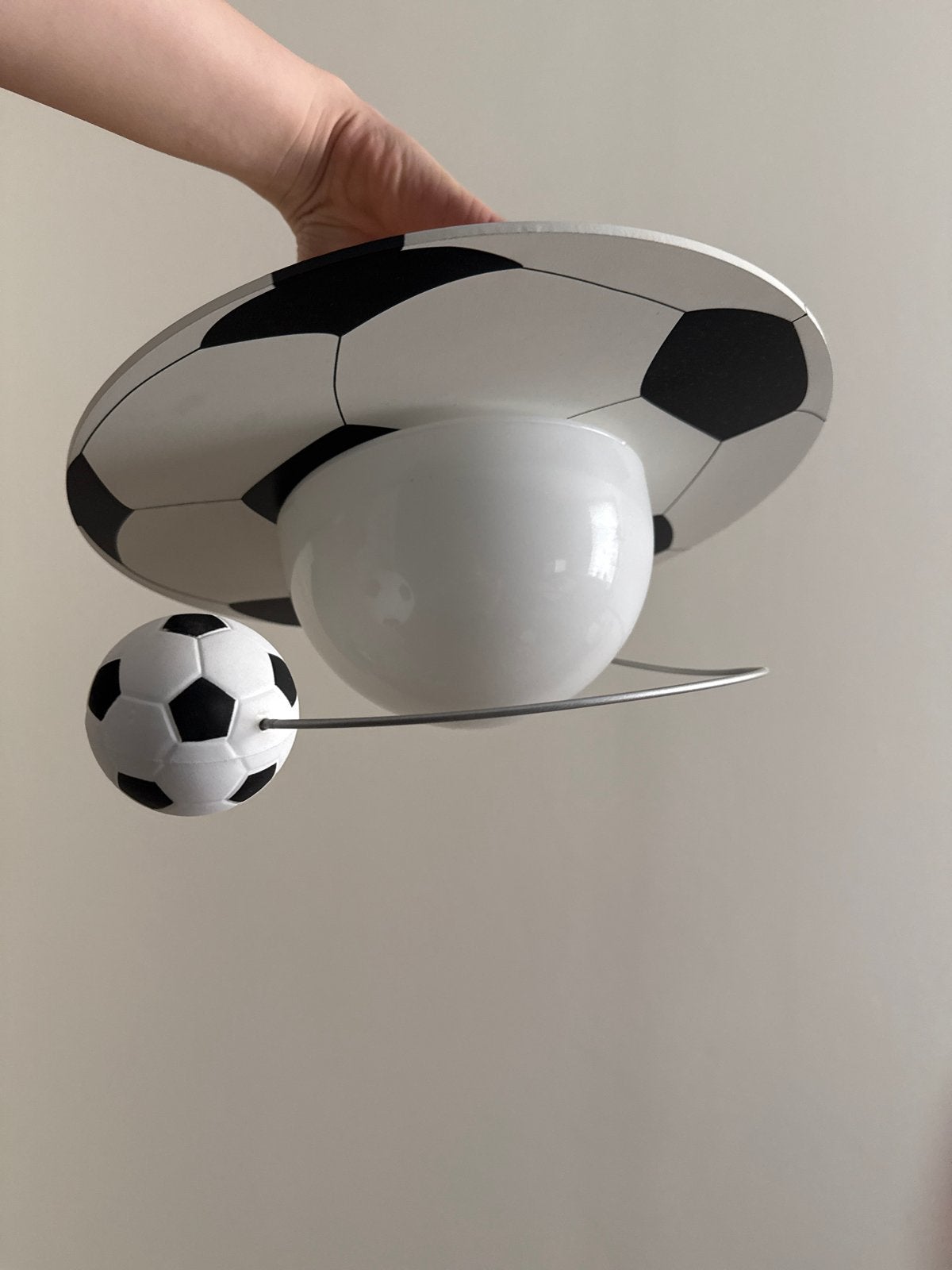 Voetbal plafondlamp - diameter ca 32cm, Huis en Inrichting, Lampen | Plafondlampen, Ophalen of Verzenden, Zo goed als nieuw, Kunststof