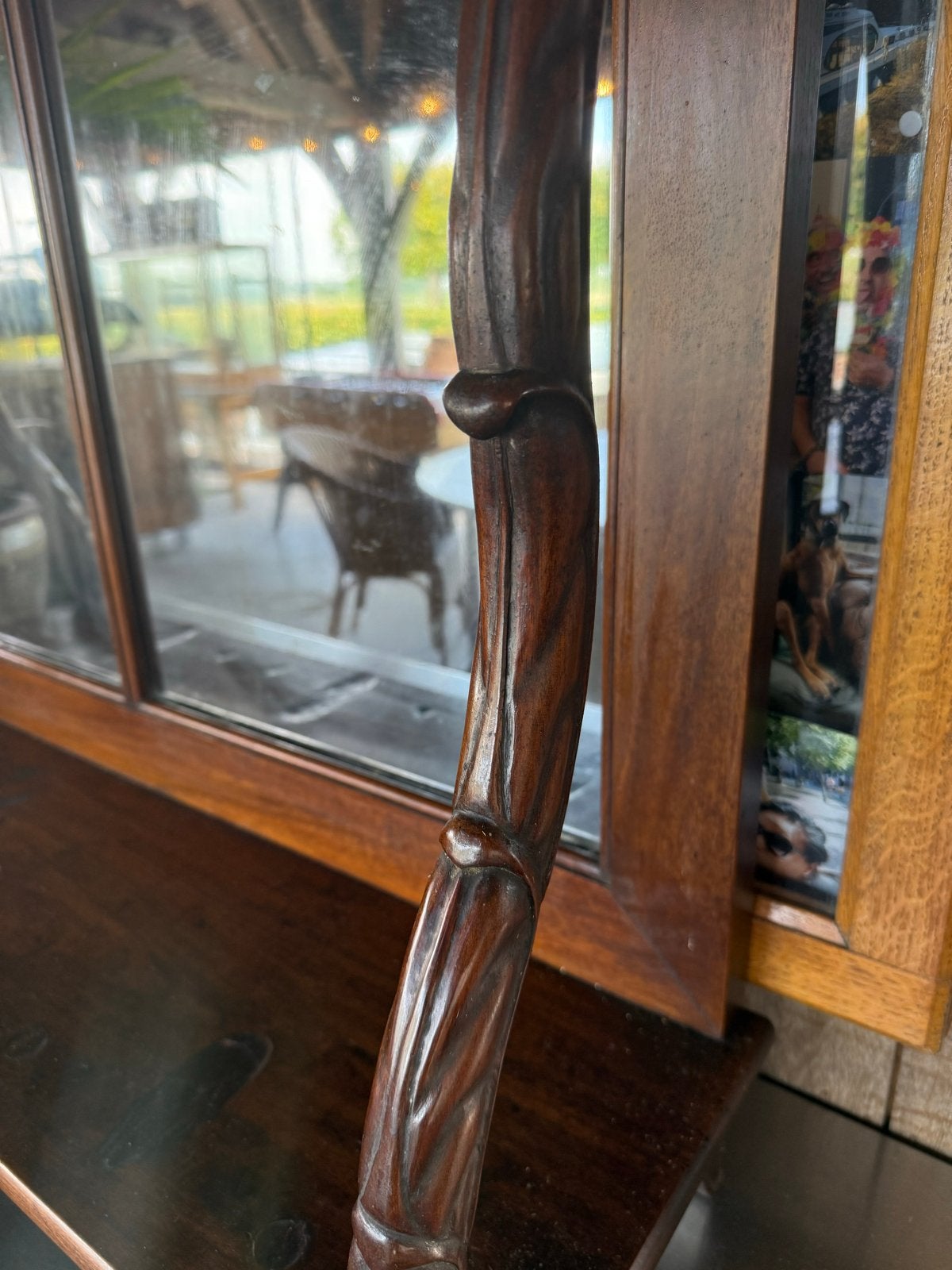 Antieke Italiaanse Wapenkast met Oud Glas, Ophalen