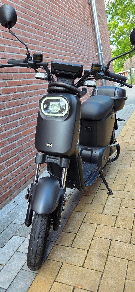 Foto 6 van IVA E-GO S2 Elektrische Scooter - Zo goed als nieuw
