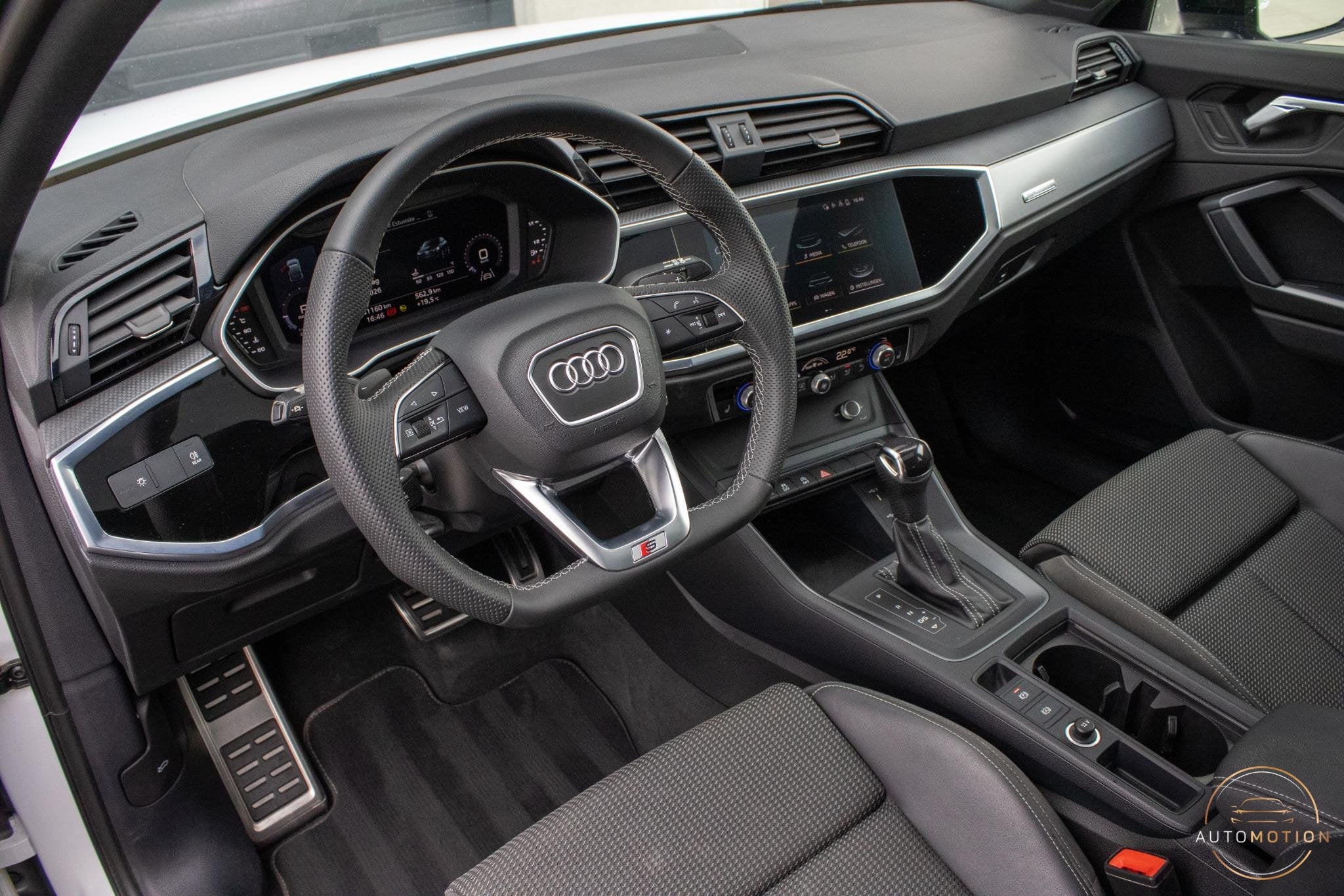 Audi Q3 Sportback 35 TFSI S line PANO CAMERA DODEHOEK CARPLA, 4 cilinders, 1505 kg, Leder en Stof, Wit